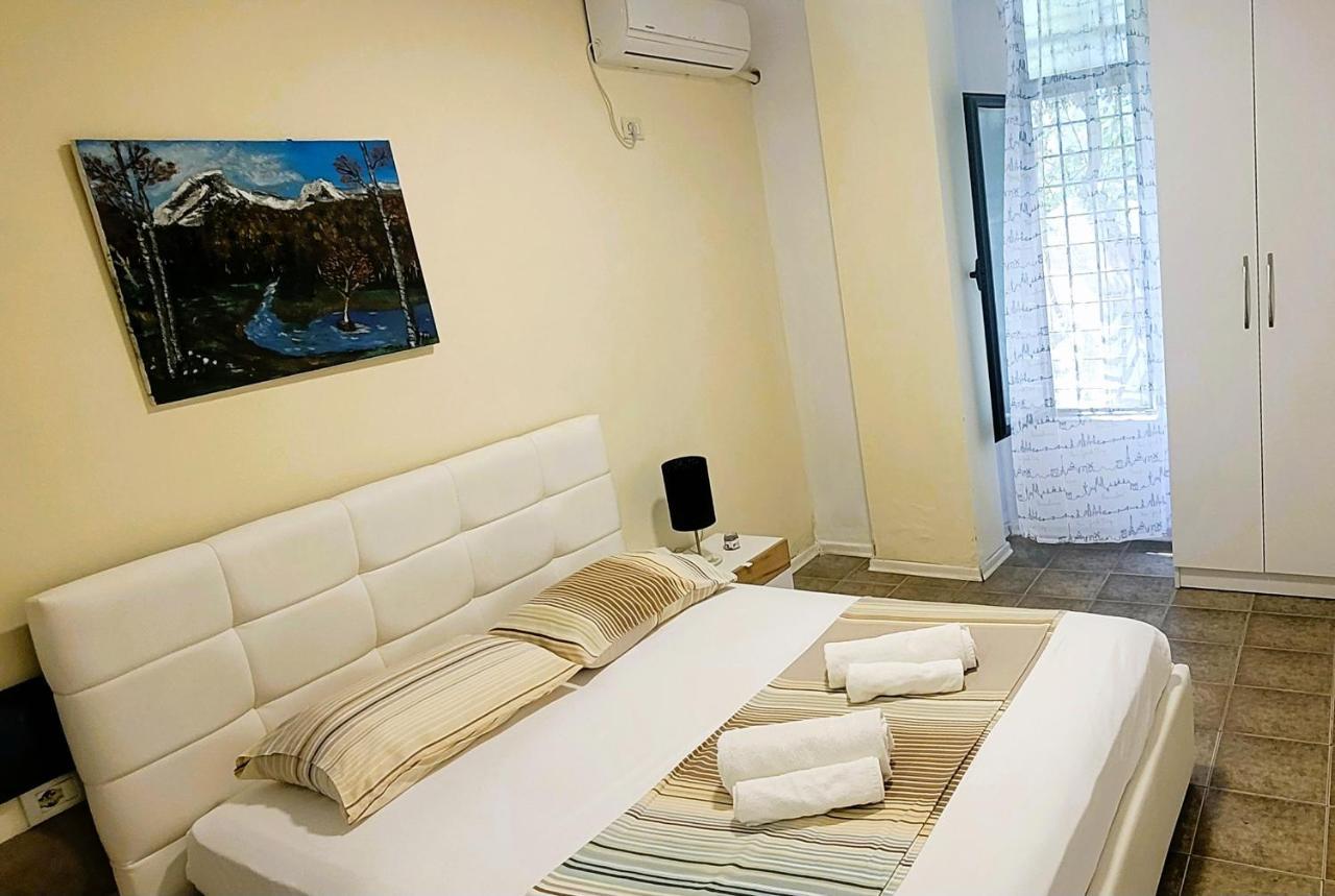 Studenti Studio'S Tirana Buitenkant foto