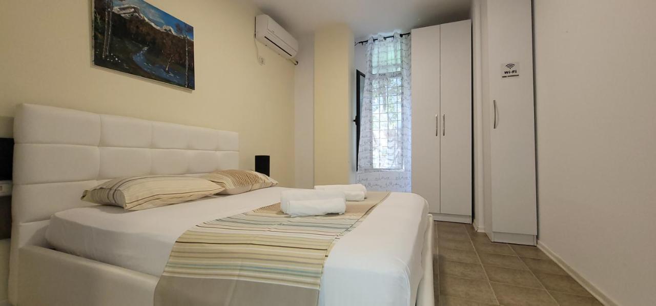 Studenti Studio'S Tirana Buitenkant foto