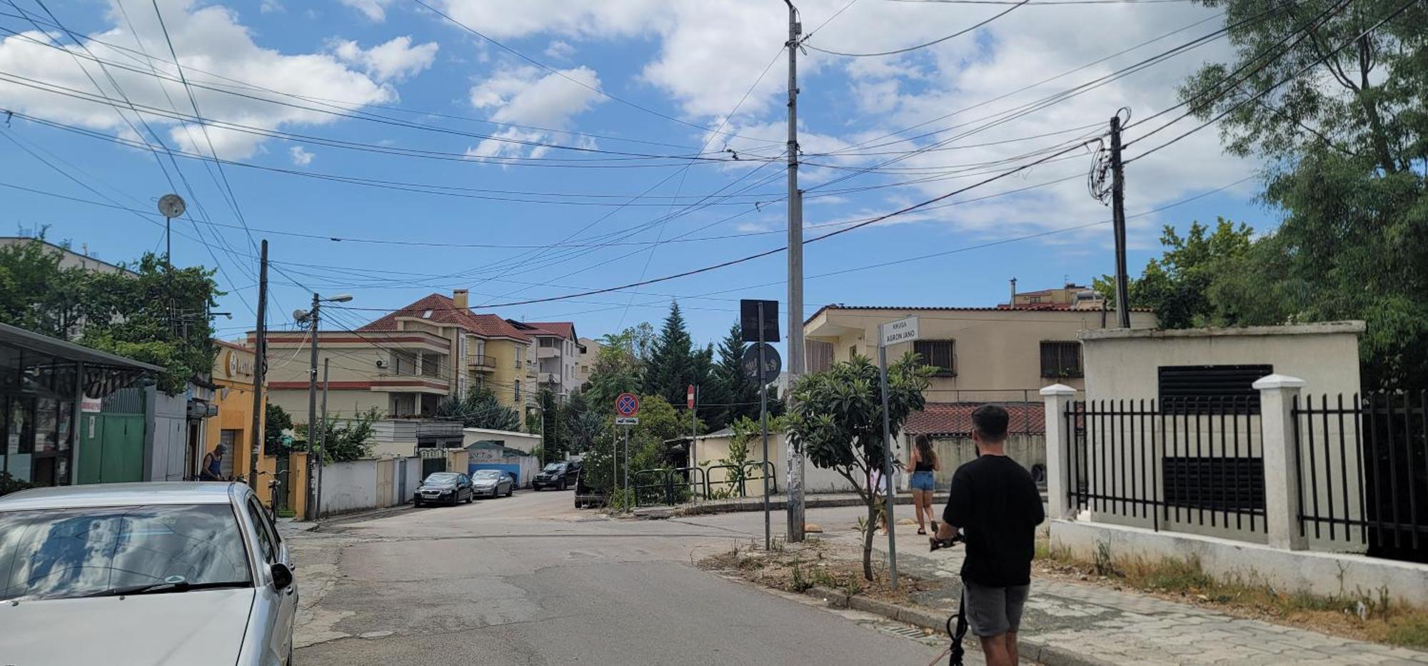 Studenti Studio'S Tirana Buitenkant foto